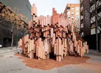 Las Naves reflexiona sobre la fiesta fallera