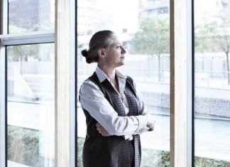 Pilar Vélez: «La ‘fetichización’ del objeto es un problema de nuestra época»