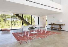 Japan, una alfombra que busca capturar la primavera japonesa