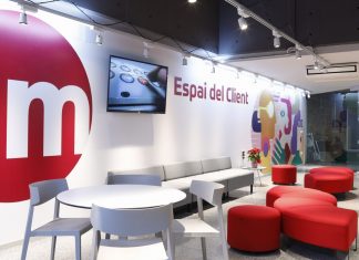 Actiu viste el primer Espai del Client de Metrovalencia