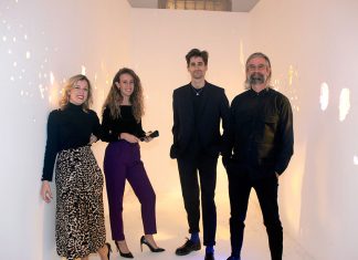 «Under destruction», una instalación efímera hecha a martillazos